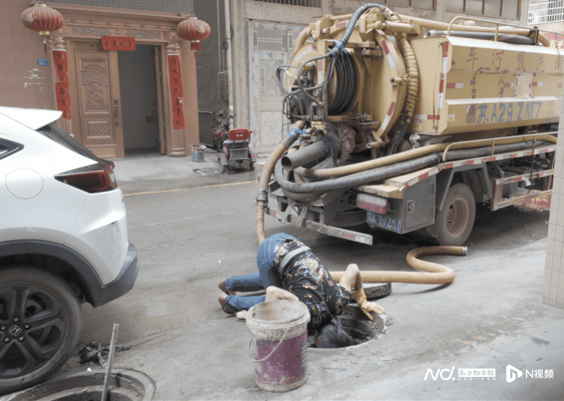 皇冠信用盘开户_00后女生回家陪父亲掏粪皇冠信用盘开户，“干最脏的活，赚最干净的钱”