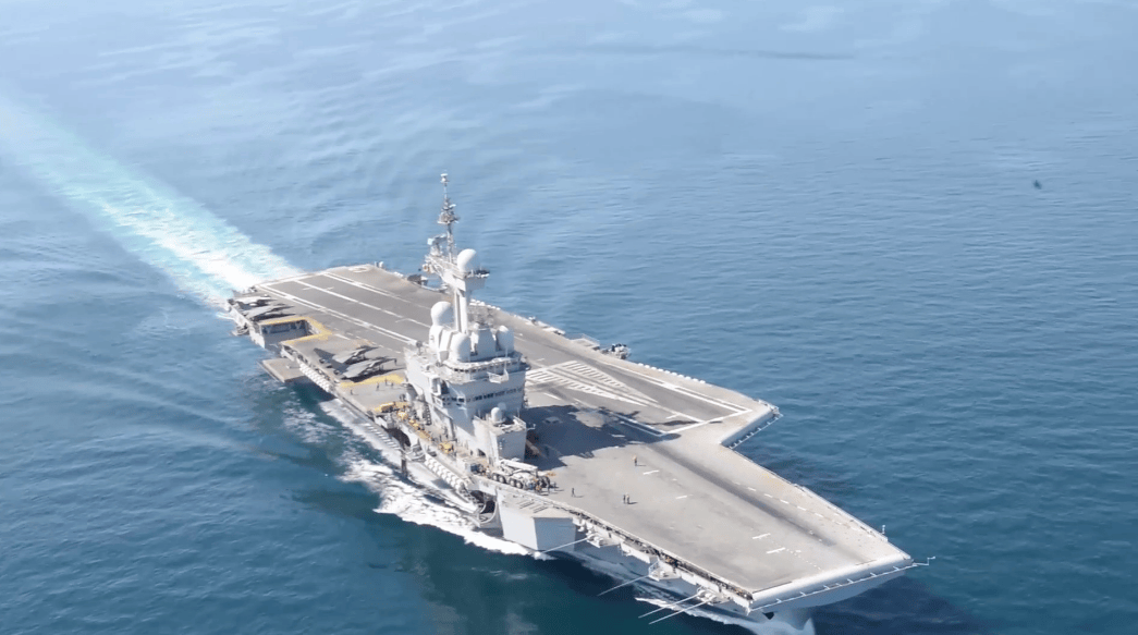 皇冠信用网最新地址_法国航母刚进入南海皇冠信用网最新地址,迎面遇上40艘中国军舰?法高官称做好开战准备,比美舰受尊重