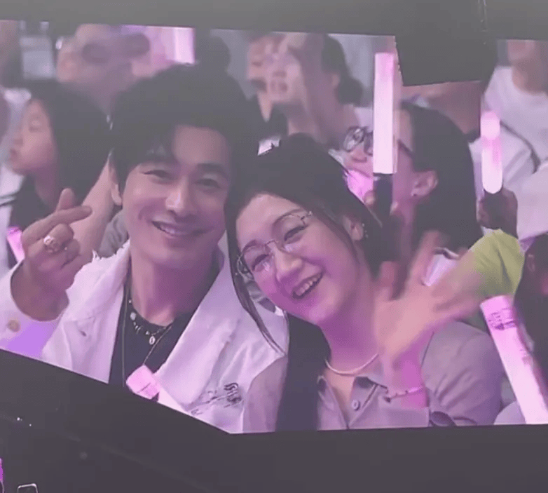 皇冠信用網怎么租_岳云鹏演唱会一幕刷屏：伴舞们是怎么忍住不笑的皇冠信用網怎么租！