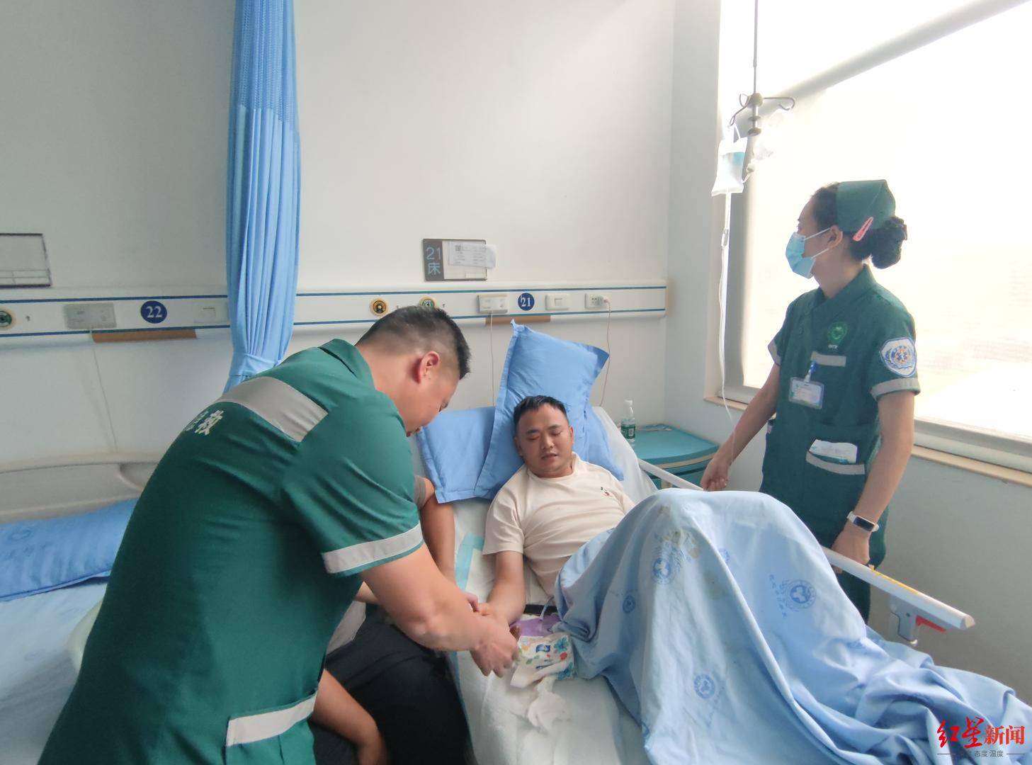 丹麦丙组联赛_男子被毒蛇咬伤拦车自救丹麦丙组联赛？当事人讲述：当时可能把手指直接伸向了蛇嘴里