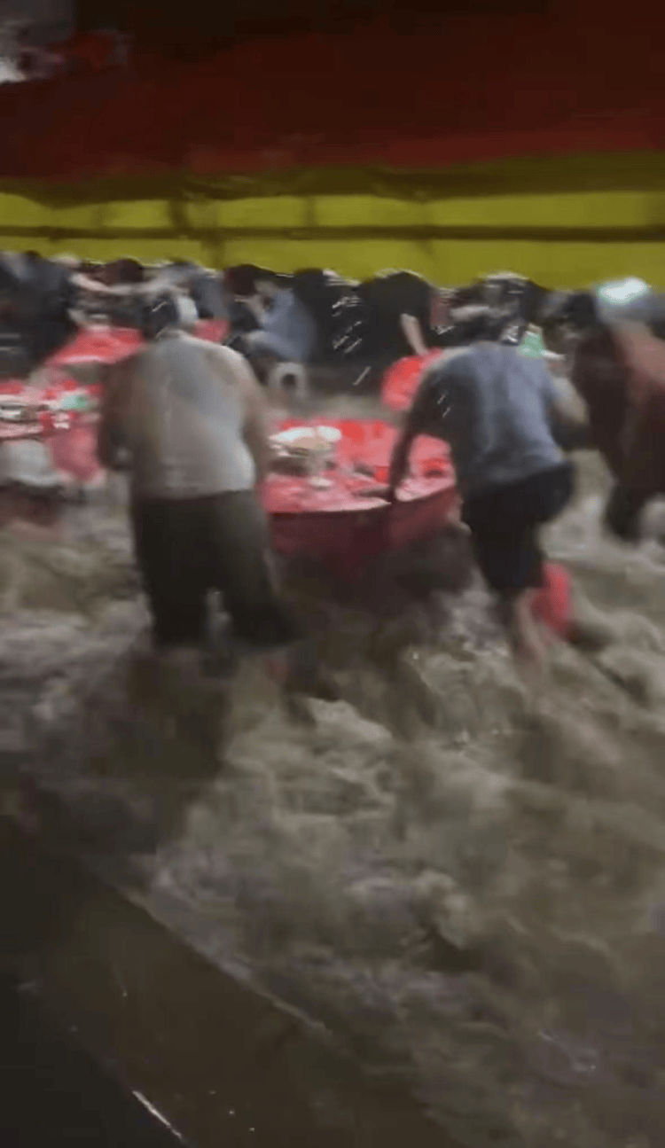 奥斯达vs诺科平
_山西长治一村庄突降暴雨奥斯达vs诺科平
,婚宴遇暴雨秒变“流水席”?