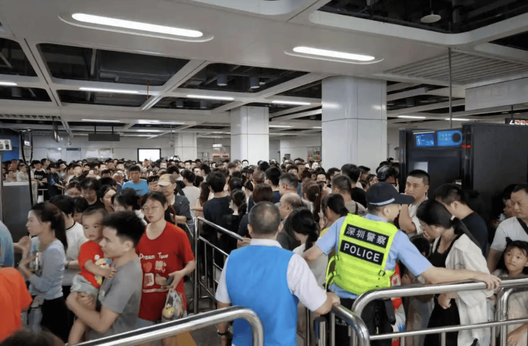 黑镇市vs卧龙岗狼队_历史首次！深圳地铁客流又爆了黑镇市vs卧龙岗狼队，这三条线路人最多