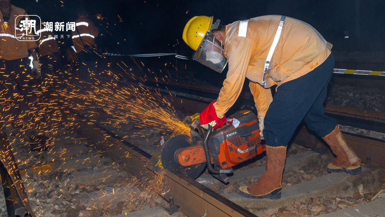 波兰vs 芬兰_浙江首次!杭州东站深夜迎来机械化换轨波兰vs 芬兰,他们的白露是火花四溅的