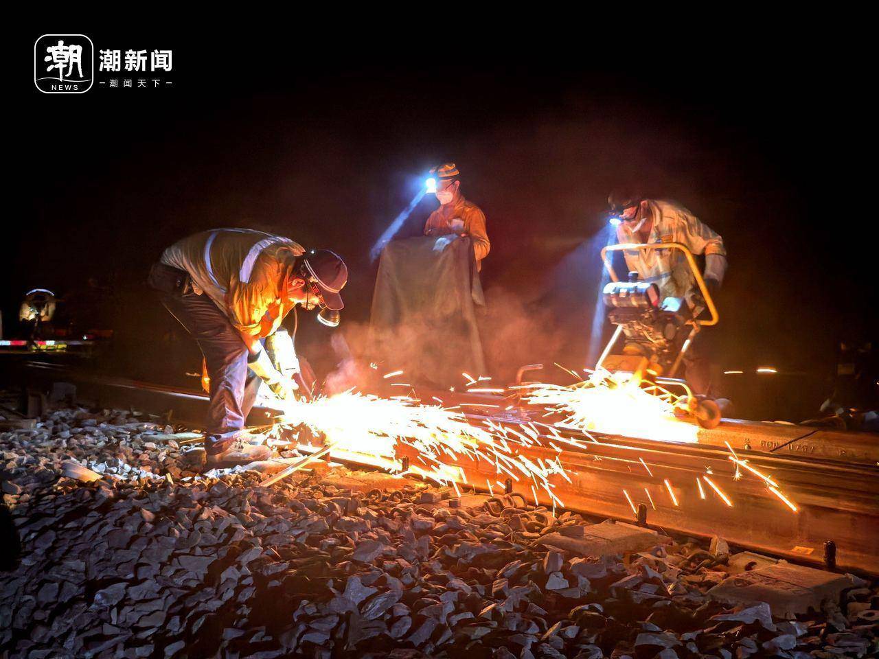 波兰vs 芬兰_浙江首次!杭州东站深夜迎来机械化换轨波兰vs 芬兰,他们的白露是火花四溅的