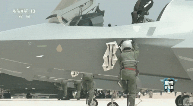 世界杯2026欧洲外围赛_中国歼-35最新画面世界杯2026欧洲外围赛！6枚中距弹、隐藏登机梯首次曝光！
