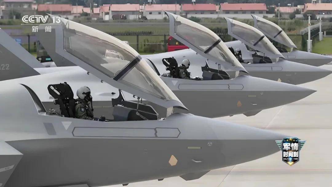世界杯2026欧洲外围赛_中国歼-35最新画面世界杯2026欧洲外围赛！6枚中距弹、隐藏登机梯首次曝光！