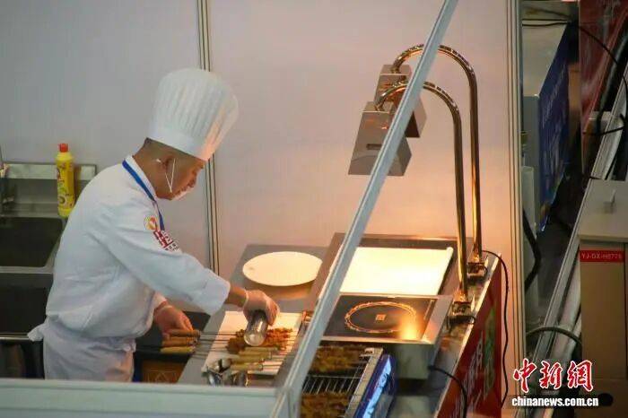 皇冠信用网代理出租_烤羊肉串首次飘香职业技能“国赛”竞技场