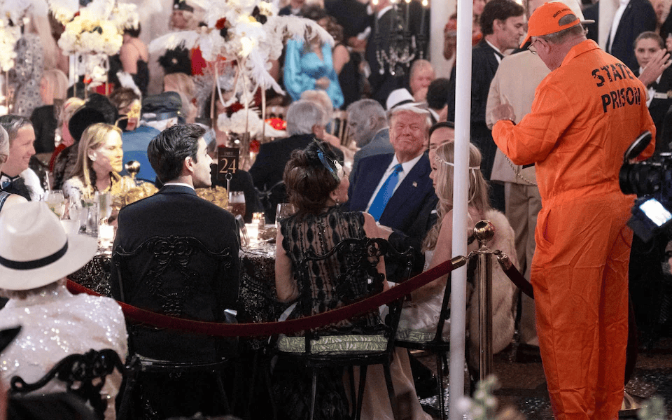 皇冠信用网注册
_“了不起的特朗普”花天酒地皇冠信用网注册
,4200万美国人却正挨饿