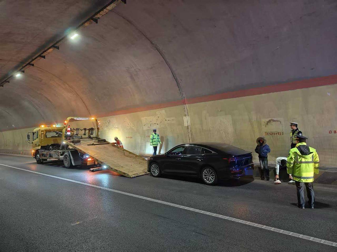 皇冠hga030
_高速狂奔490公里司机退车退款并获赔皇冠hga030
,回应“自导自演”质疑:没谁敢这样玩命,会公布调查结果