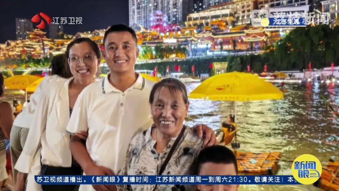 皇冠信用网会员_南通男子带64岁妈妈餐厅过生日皇冠信用网会员,全场路人超配合齐喊三声“生日快乐”!网友百万点赞:隔着屏幕也想给阿姨送祝福